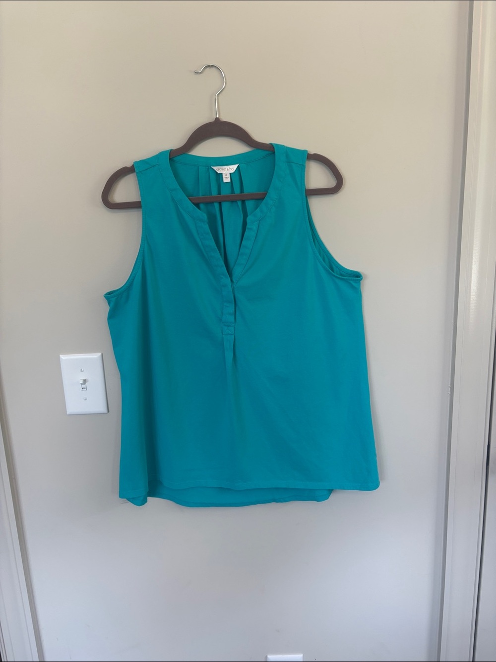 crown & ivy Teal V-Neck Sleeveless Blouse